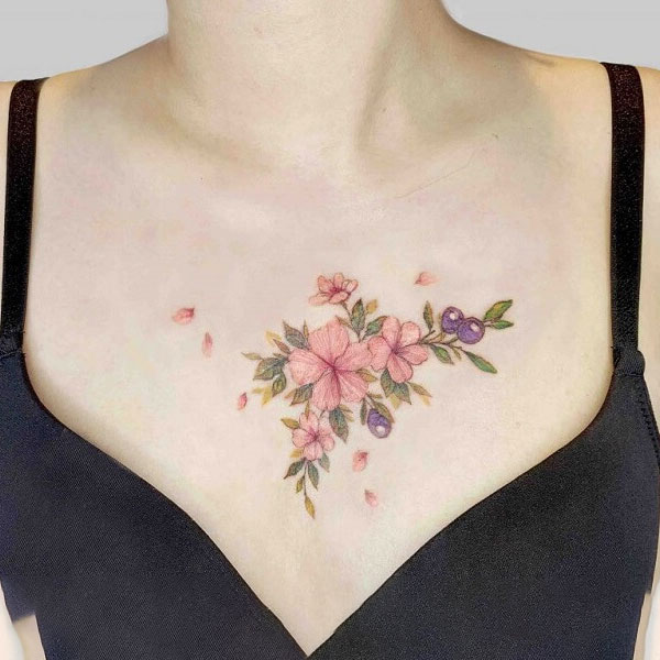 Tattoo trước ngực nữ đáng yêu