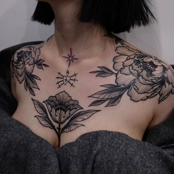 Tattoo trước ngực nữ hoa cúc