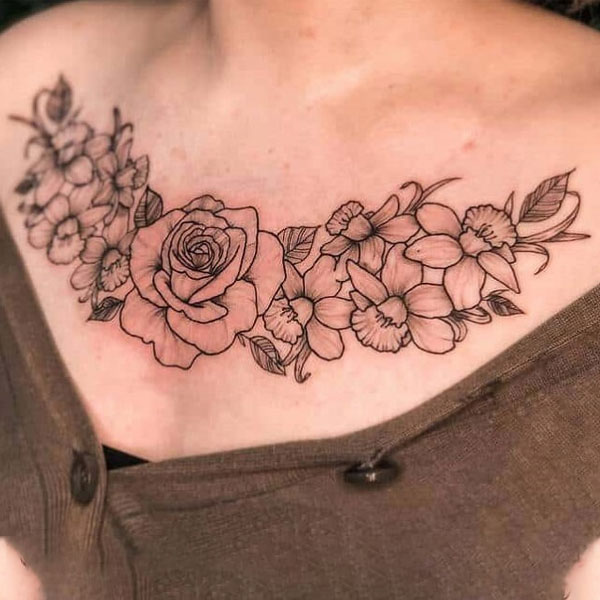 Tattoo trước ngực nữ hoa hồng chất