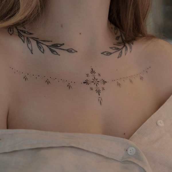 Tattoo trước ngực nữ ký tự đẹp