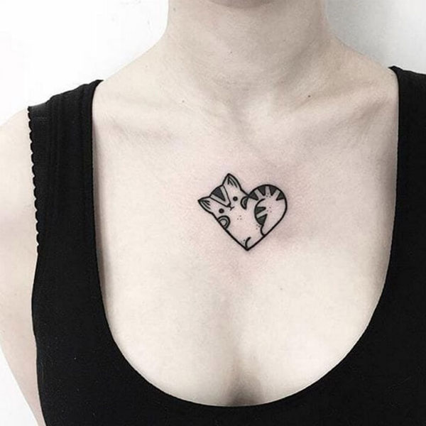 Tattoo trước ngực nữ mèo nhỏ