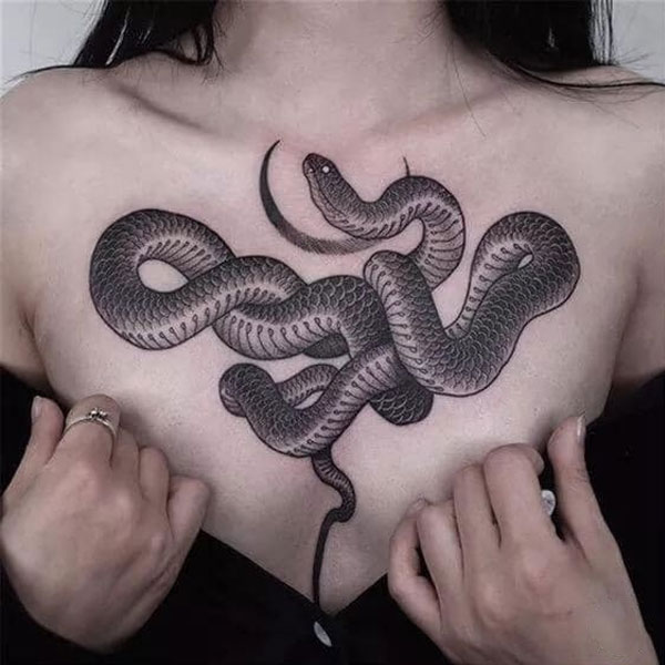 Tattoo trước ngực nữ rắn đẹp