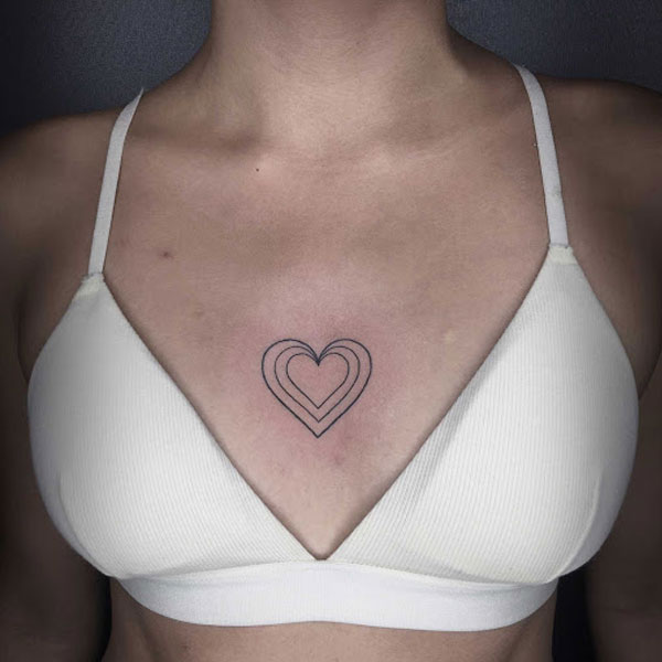 Tattoo trước ngực nữ trái tim chất