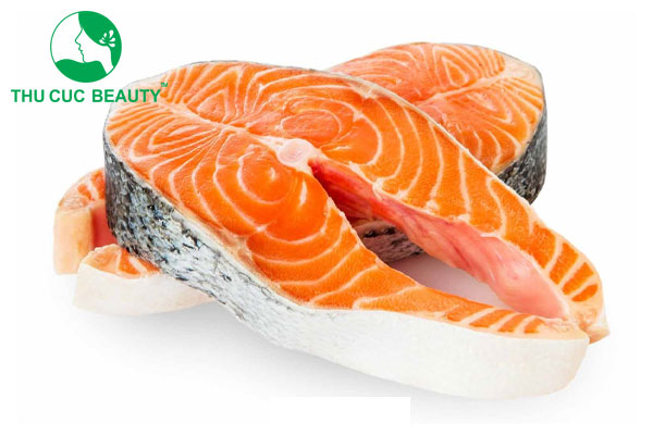 Nâng ngực có được ăn cá hồi không?