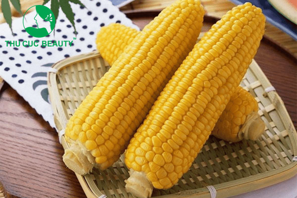 Xăm môi ăn bắp được không?