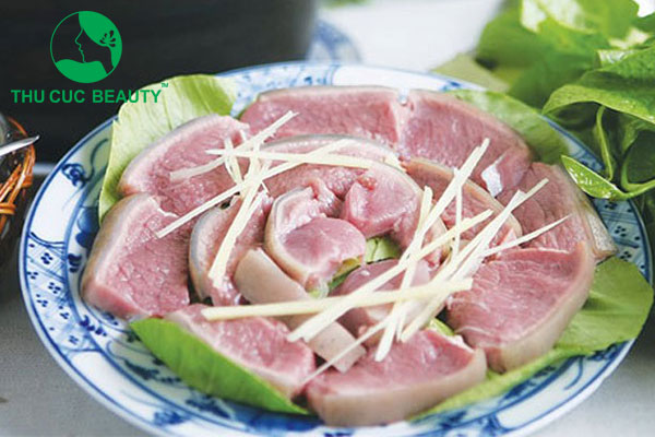 Xăm môi có ăn được thịt dê không?