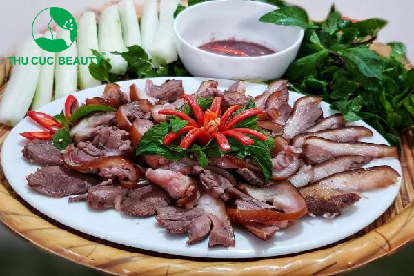 Xăm môi có được ăn thịt chó không?