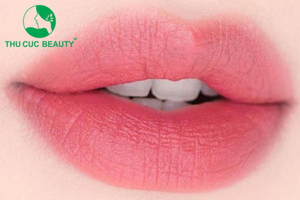Sử dụng quả dứa có thể giúp tăng độ đậm màu của môi sau khi xăm không?
