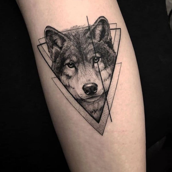Tattoo châu á chó sói