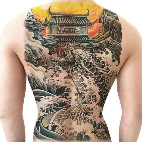 Tattoo châu á kín lưng