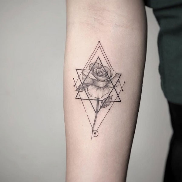 Tattoo châu á tam giác đẹp