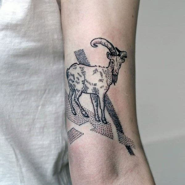 Tattoo con dê ở cổ chân