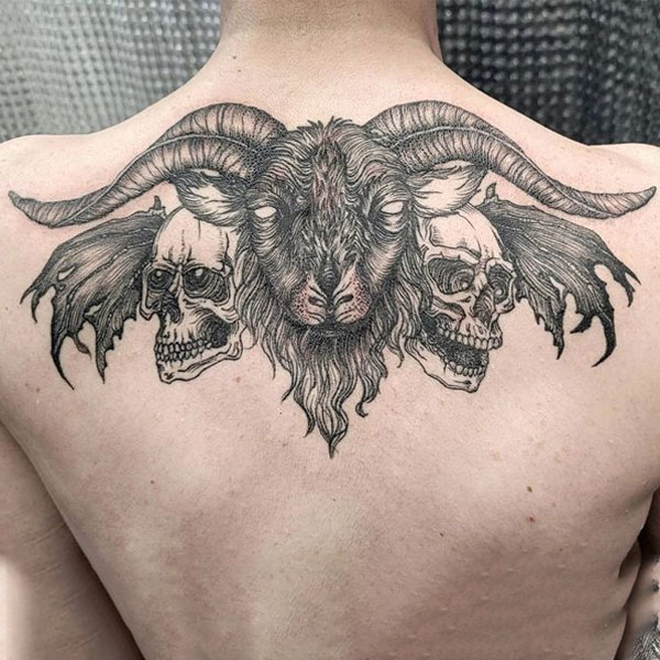 Tattoo con dê ở lưng