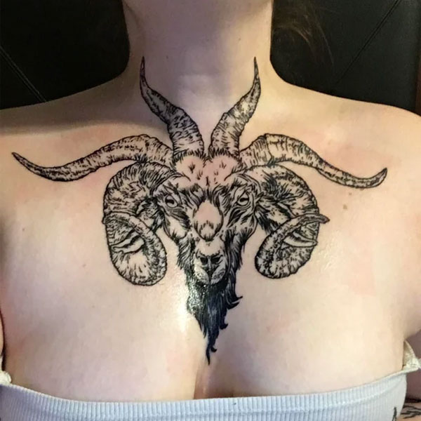 Tattoo con dê ở ngực nữ