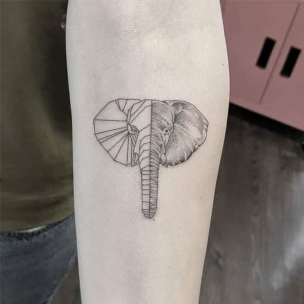 Tattoo con voi cánh tay chất