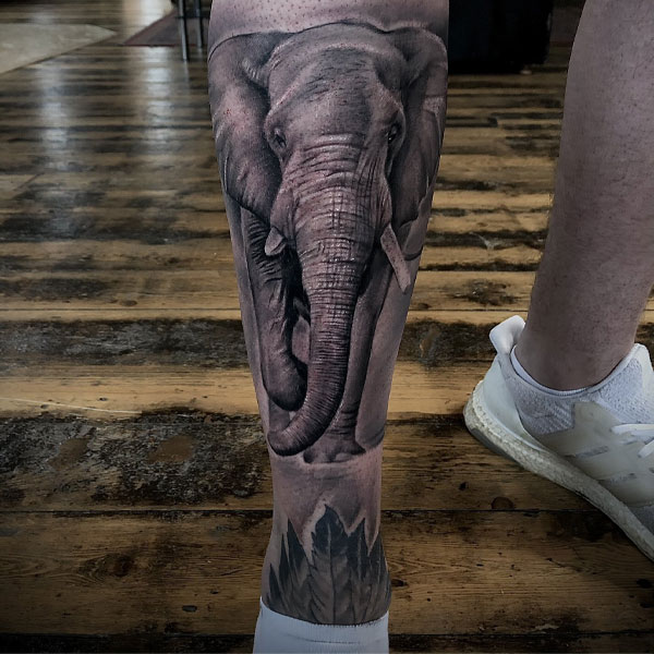Tattoo con voi ở chân