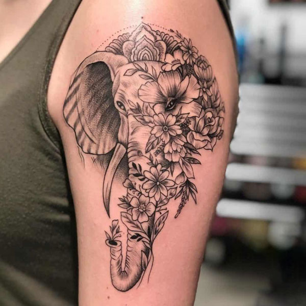 Tattoo con voi và hoa
