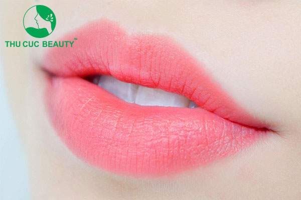 Khử thâm môi màu gì đẹp?