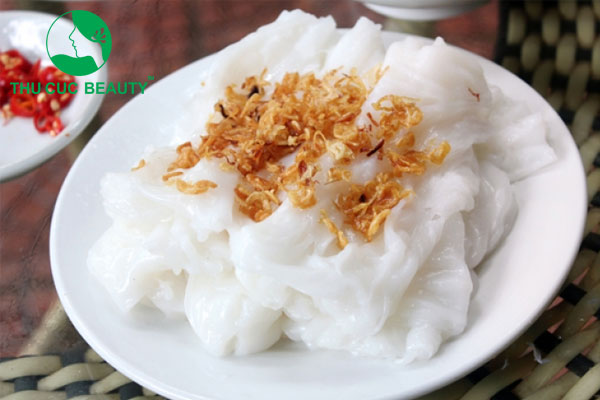 Xăm môi ăn bánh ướt được không? Lưu ý khi ăn bánh ướt