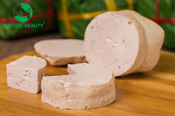 Xăm môi ăn chả lụa được không? Lợi ích khi ăn chả lụa