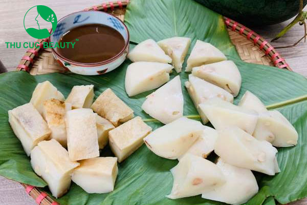 Xăm môi có được ăn bánh đúc không?