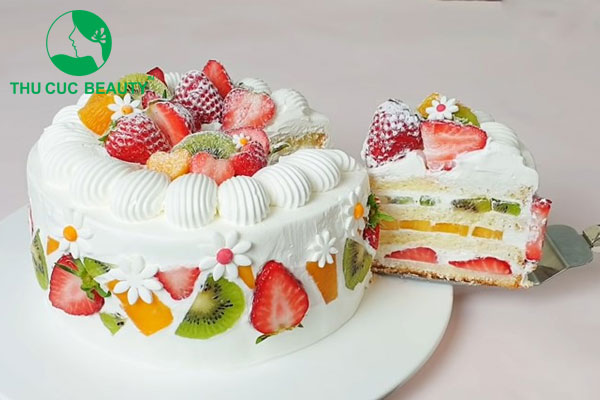 Xăm môi có được ăn bánh gato không?