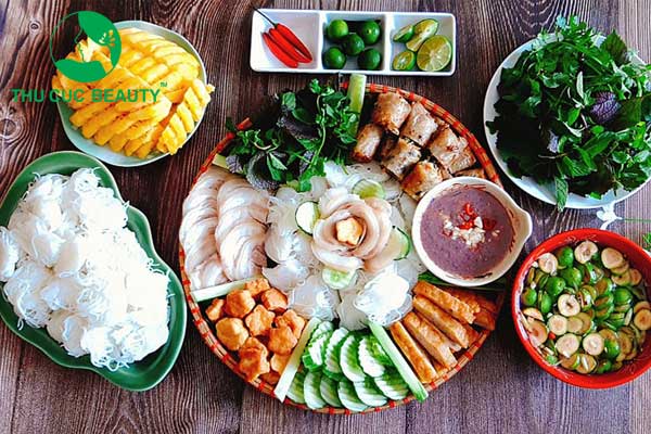 Xăm môi có được ăn bún đậu mắm tôm không?