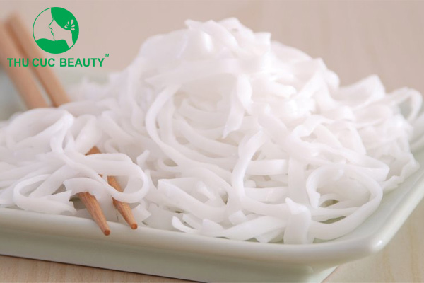 Xăm môi có được ăn bún không?