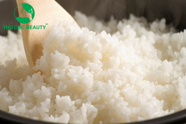 Xăm môi có được ăn cơm không?