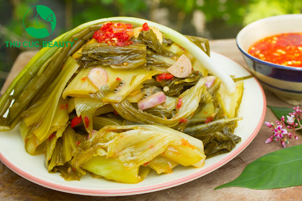 Xăm môi có được ăn dưa muối không?