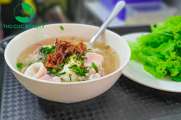 Xăm môi có được ăn hủ tiếu không?