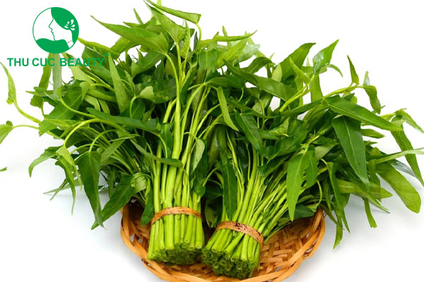 Xăm môi có được ăn rau muống không?