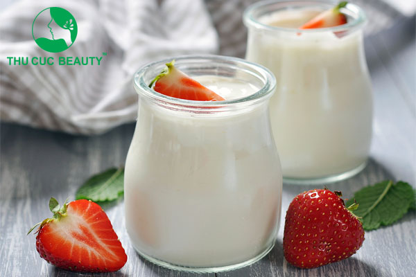 Xăm môi có được ăn sữa chua không?