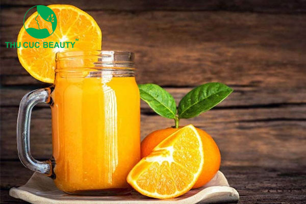 Xăm môi có được uống nước cam không?