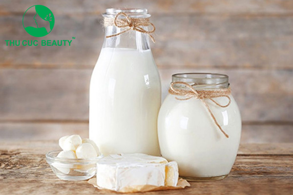 Xăm môi có được uống sữa không?