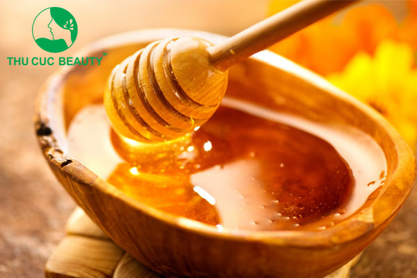 Xăm môi có uống được mật ong không?
