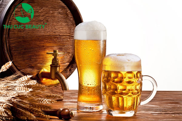 Xăm môi uống bia được không?