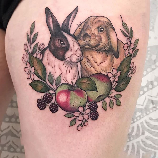 Tattoo 2 con thỏ cầm tay