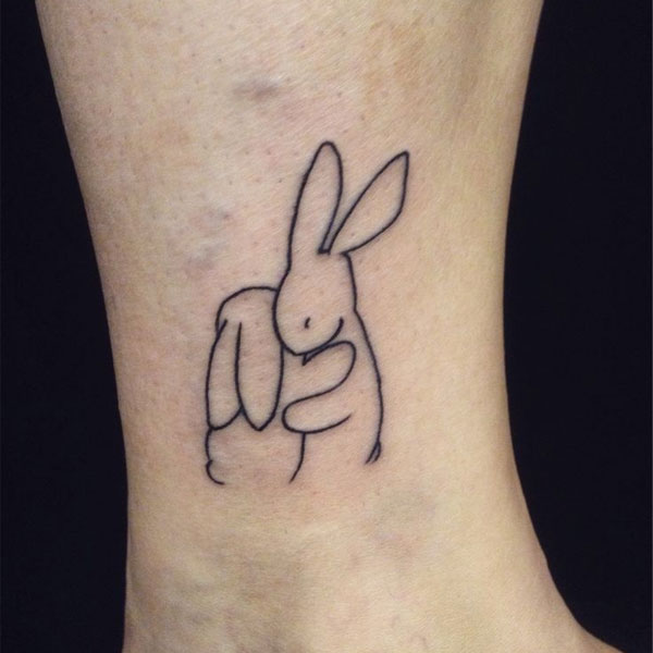 Tattoo 2 con thỏ ở cổ chân