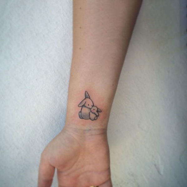 Tattoo 2 con thỏ ở cổ tay