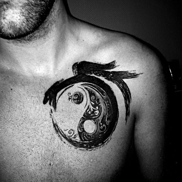 Tattoo âm dương ở ngực