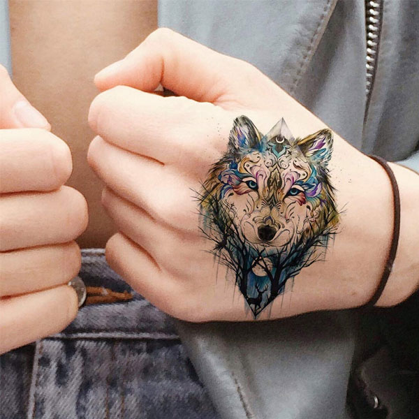 Tattoo con chó sói