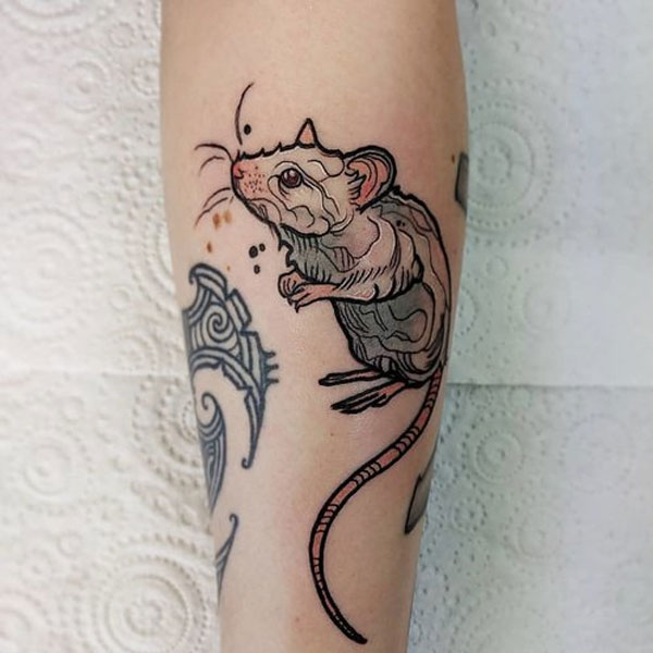 Tattoo con chuột ở chân nữ