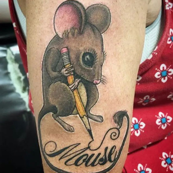 Tattoo con chuột tập viết