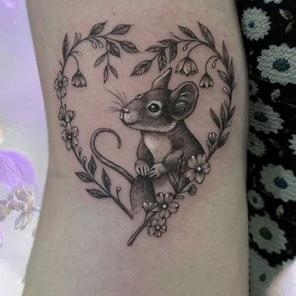 Tattoo con chuột trái tim