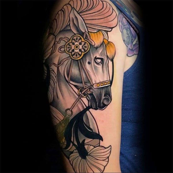 Tattoo con ngựa bắp tay đẹp