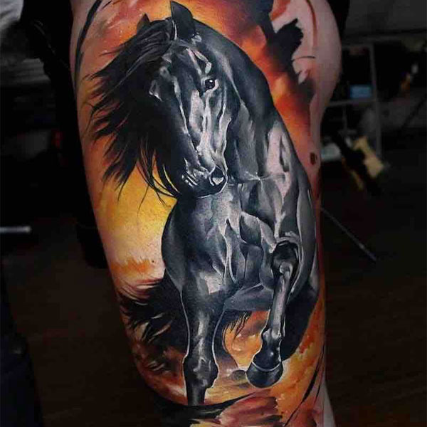 Tattoo con ngựa chất