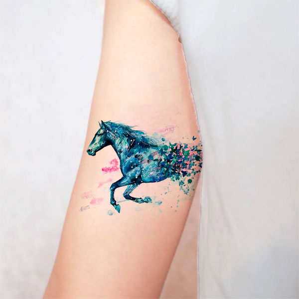 Tattoo con cái ngựa mang lại nam