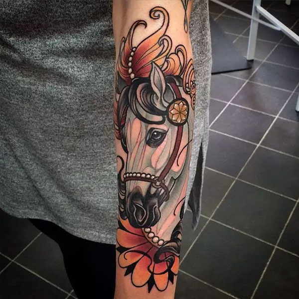 Tattoo con ngựa full cánh tay