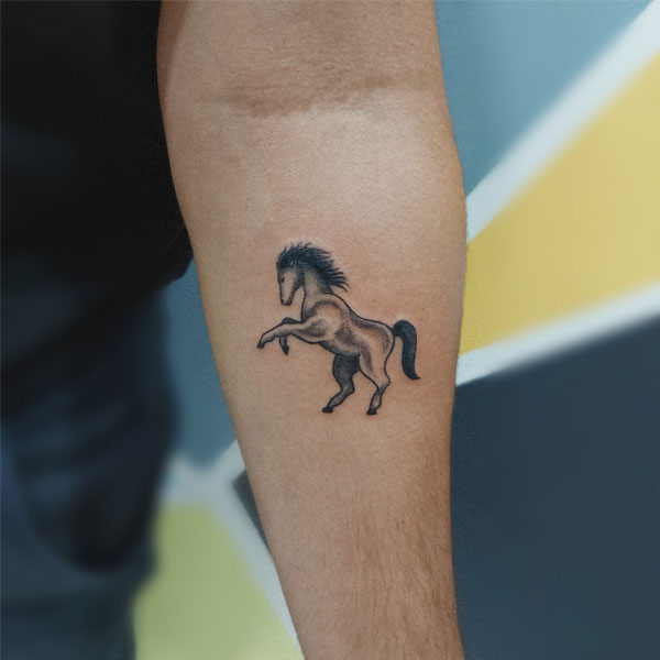 Tattoo con ngựa cute